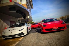 Copilotaje para Niños con Ferrari o Lamborghini - 1 vuelta en circuito largo